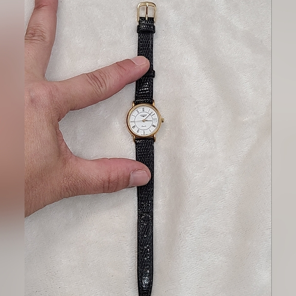 Vintage Longines Women's Gold Tone Quartz Movement Watch - Picture 3 of 5